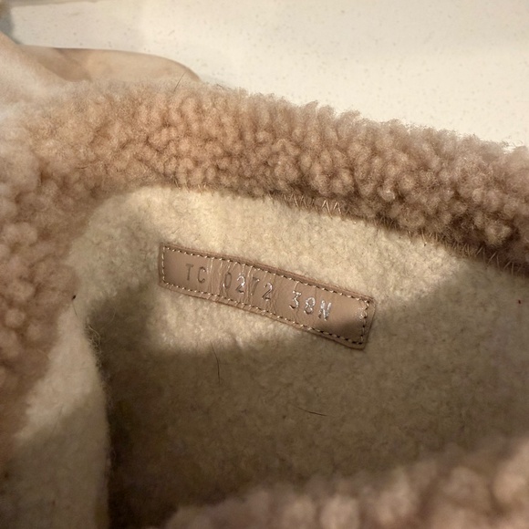 Authentic Louis Vuitton Snowdrop Flat ankle boot - Picture 3 of 7